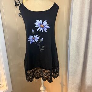 Black Sleeveless Floral Lace-Hem Tunic Top